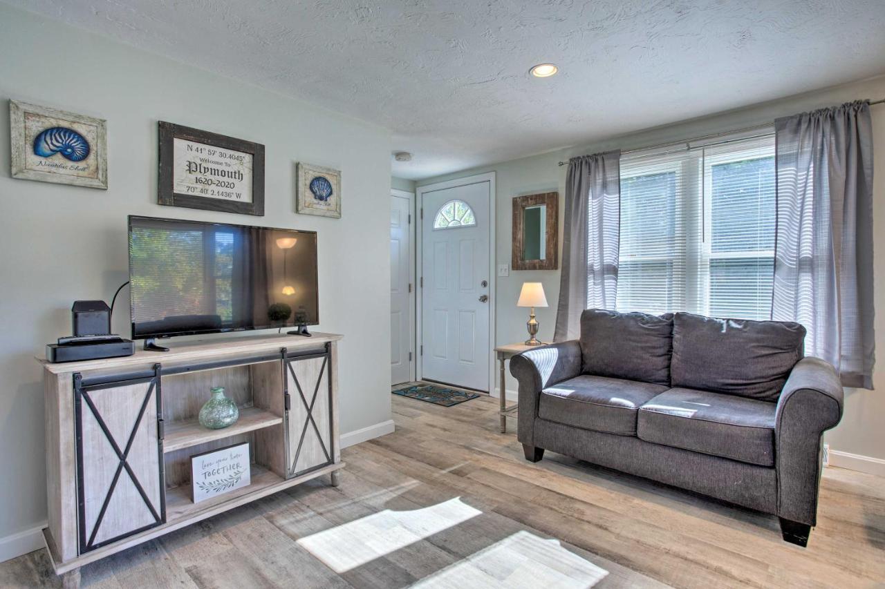 Updated Plymouth Home Less Than 2 Miles To Waterfront! Exterior photo