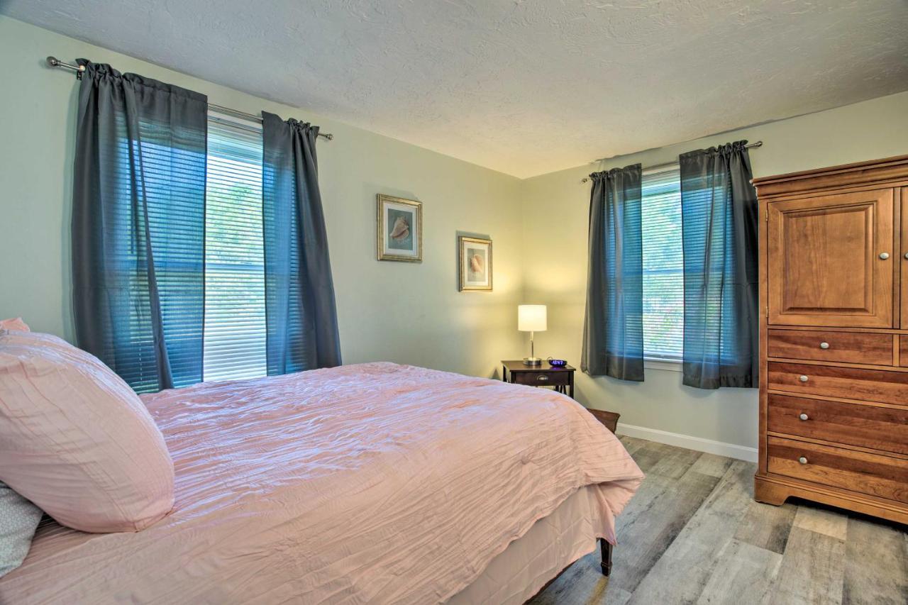 Updated Plymouth Home Less Than 2 Miles To Waterfront! Exterior photo