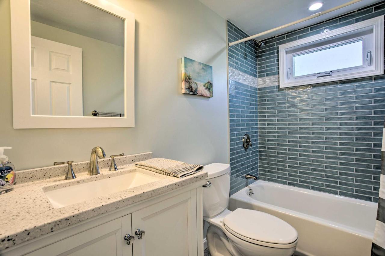Updated Plymouth Home Less Than 2 Miles To Waterfront! Exterior photo